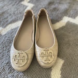 Tory Burch Minnie flats in ivory croc leather